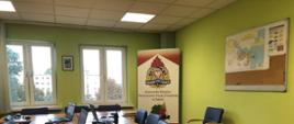Zdjęcie przedstawia miejsce pracy strażaków KM PSP w Gdyni podczas ćwiczeń sztabowych.
