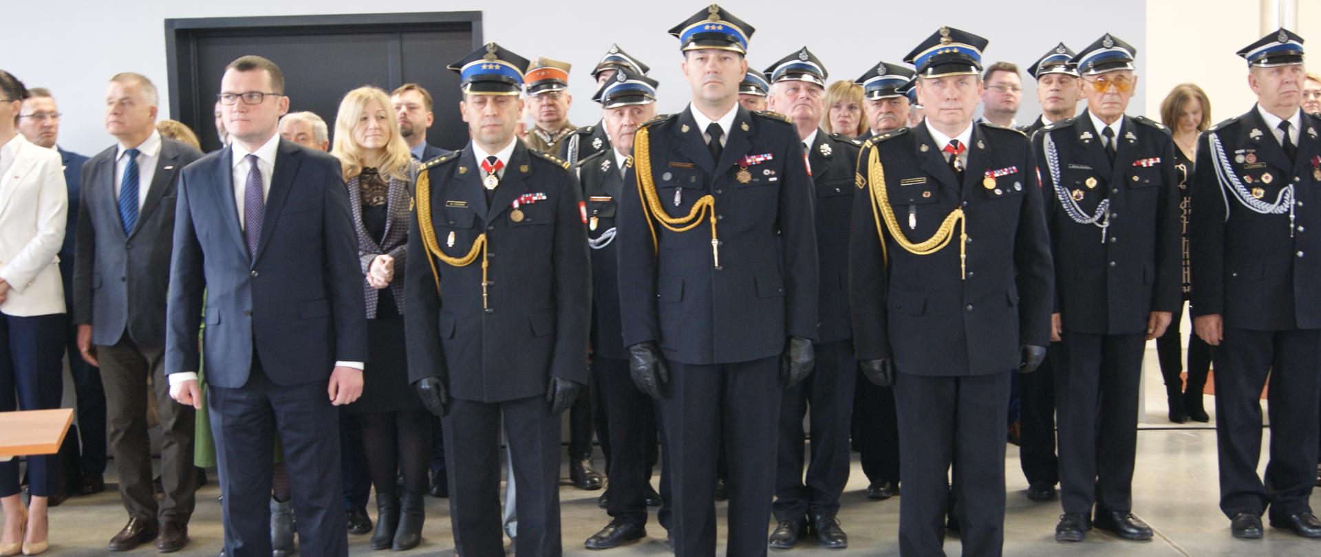 Uroczystość zdania i powierzenia obowiązków Komendanta Miejskiego PSP w Koszalinie, Pan Paweł Szefernaker Sekretarz Stanu w MSWiA, st. bryg. Marek Popławski Zastępca Zachodniopomorskiego Komendanta Wojewódzkiego PSP w Szczecinie, st. bryg Mirosław Pender Zastępca Zachodniopomorskiego Komendanta Wojewódzkiego PSP w Szczecinie, st. bryg. Jacek Szpuntowicz Komendant Miejski PSP w Koszalinie na uroczystości przekazania w JRG1