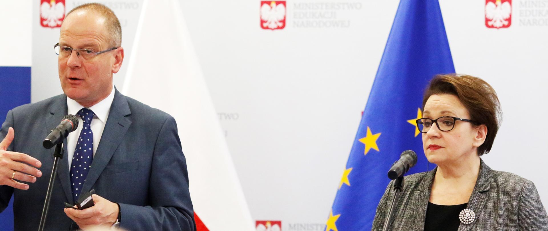 Minister Edukacji Narodowej Anna Zalewska z Tiborem Navracsicsem, Komisarzem UE do spraw Edukacji, Kultury, Młodzieży i Sportu