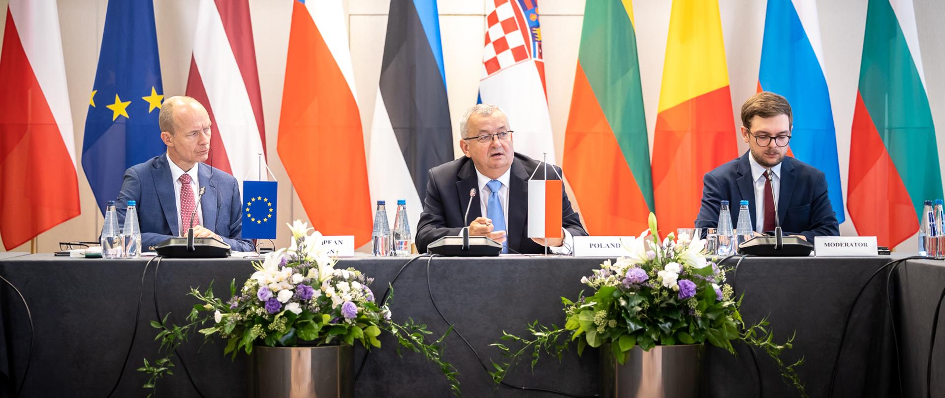 Minister infrastruktury Andrzej Adamczyk podczas Spotkania Wysokiego Szczebla ministrów ds. transportu państw Europy Środkowej i Wschodniej