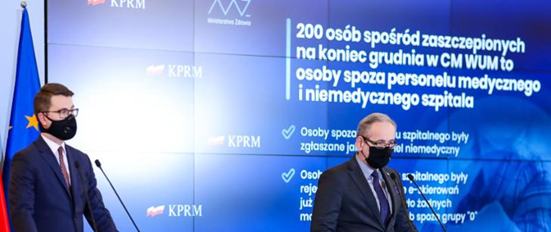 Konferencja prasowa ministra zdrowia. Przy mikrofonie minister Adam Niedzielski