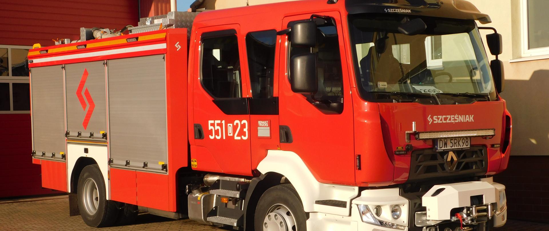 samochód pożarniczy marki renault