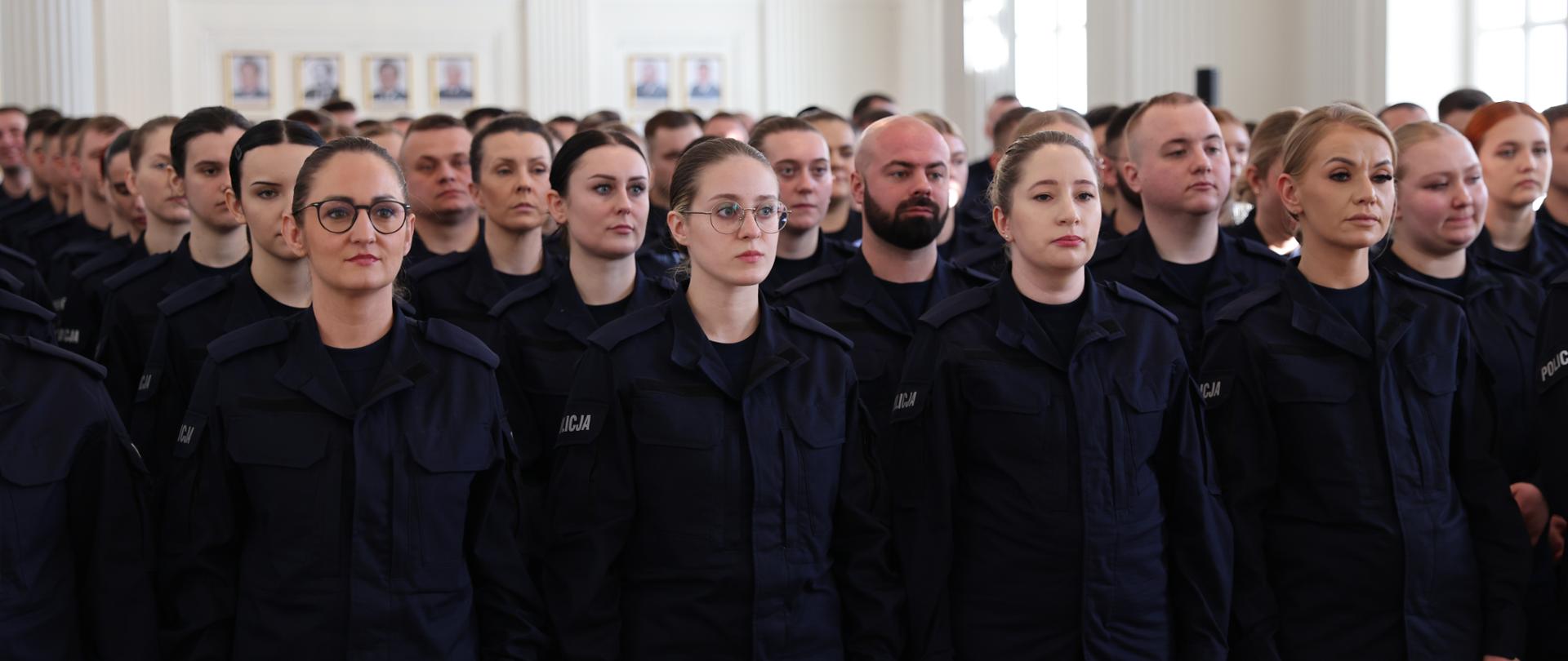 Ślubowanie nowo przyjętych policjantów