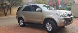 Toyota Fortuner 4.0