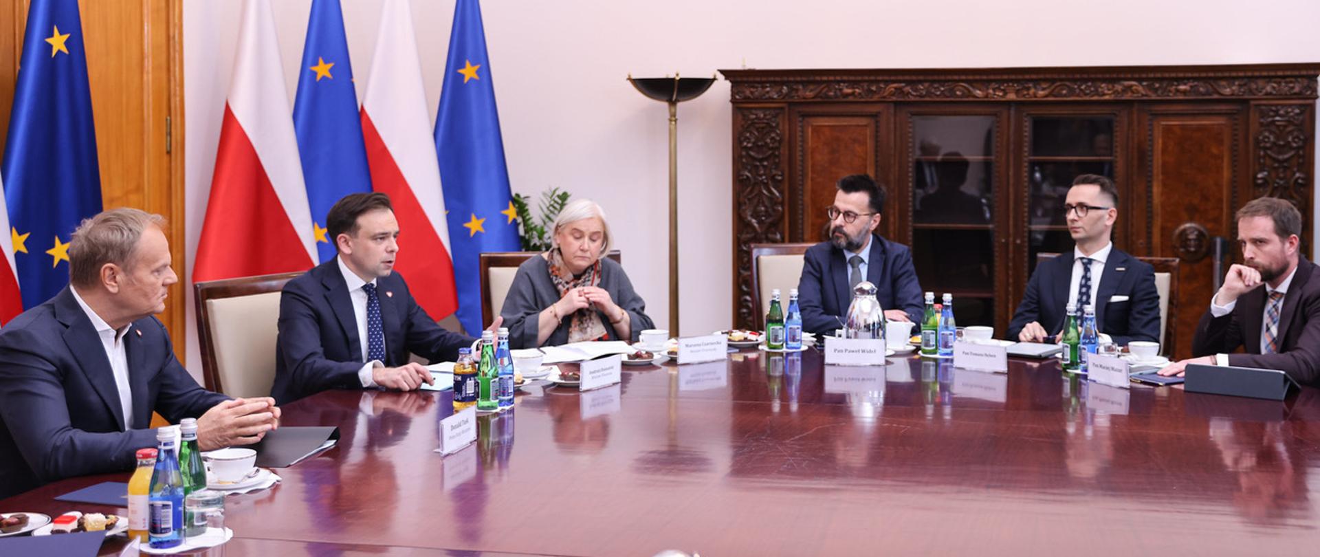 Prime Minister Tusk meets Polish automotive industry leaders in Warsaw.