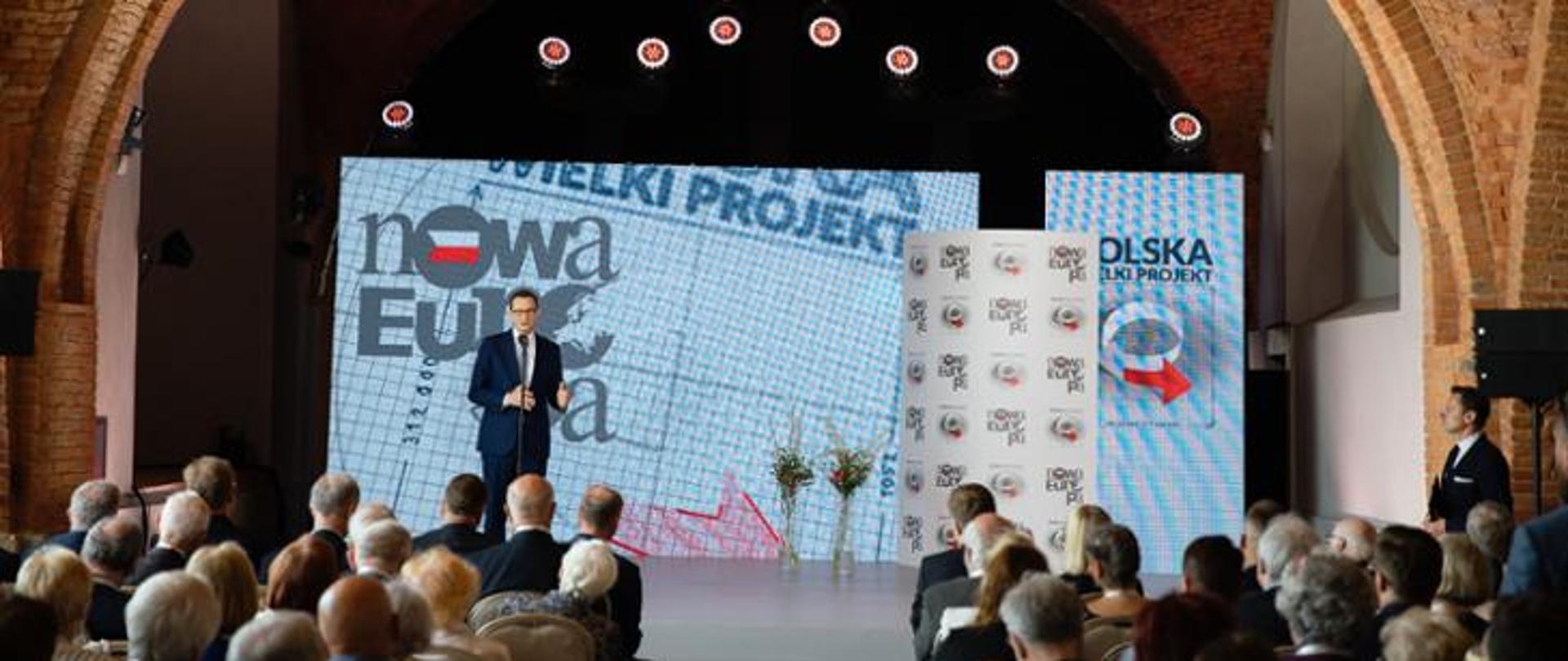 Premier Mateusz Morawiecki na scenie podczas kongresu Polska Wielki Projekt 