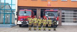 Strażacy oddają hołd ofiarom katastrofy Smoleńskiej.