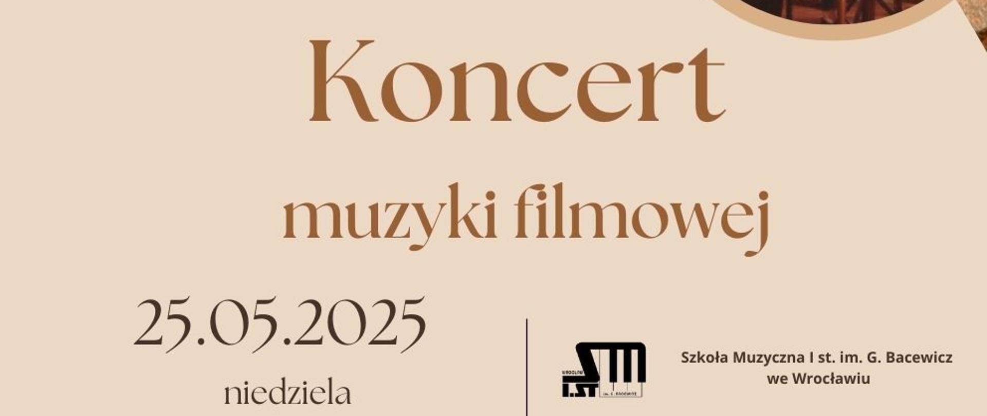 Plakat informujący o koncercie muzyki filmowej w Zamku Piastów Śląskich w Brzegu. Na górze w 2 zdjęcia skrzypków i namalowane skrzypce. W prawym dolnym rogu loga organizatorów.