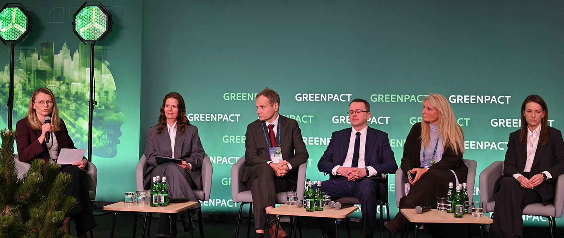 Na zdjęciu od lewej Jolanta Turek SGH, Małgorzata Szafoni (NFOŚiGW), Maciej Bukowski (WiseEuropa), Patryk Dąbrowski (Bank Gospodarstwa Krajowego), Irena Pichola (Forum Odpowiedzialnego Biznesu), Karolina Opielewicz (Krajowa Izba Gospodarcza)