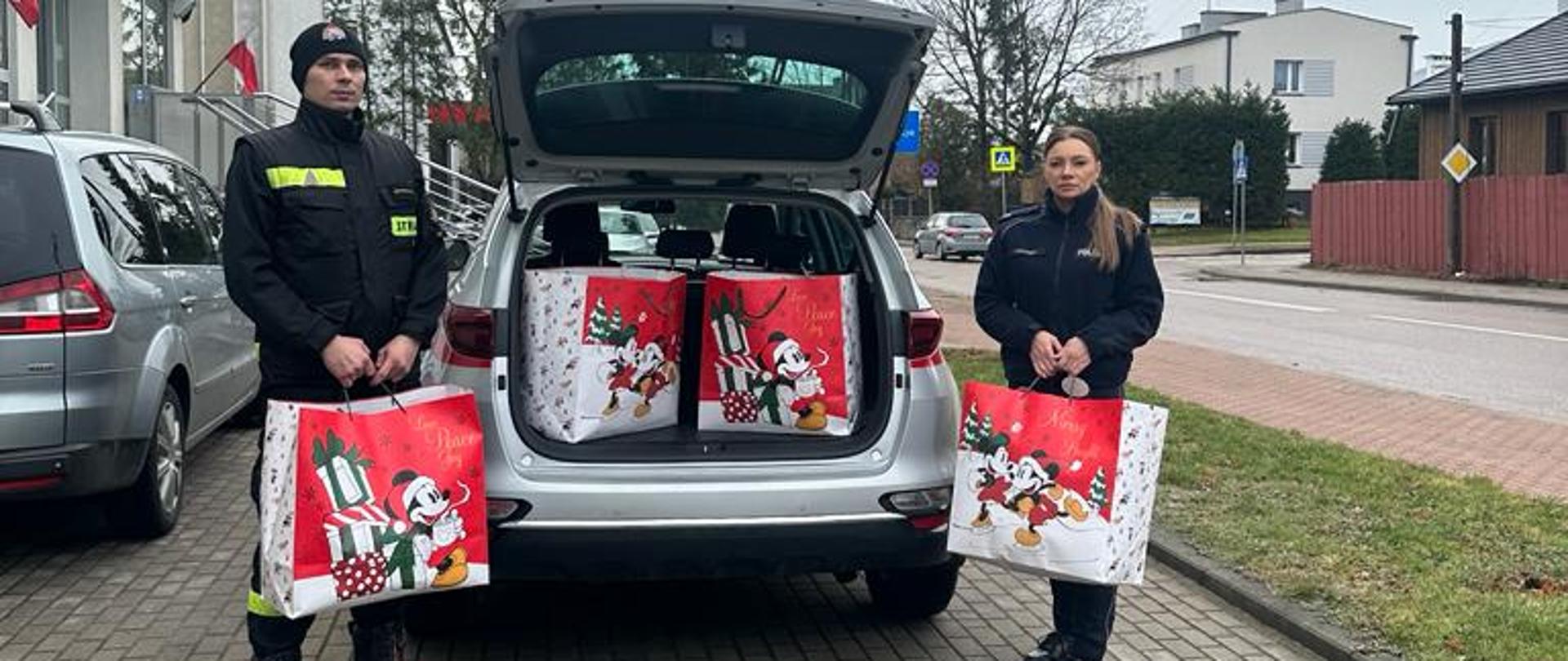 Świąteczna Paczka zorganizowana przy udziale pracowników KPP w Sejnach oraz KP PSP w Sejnach