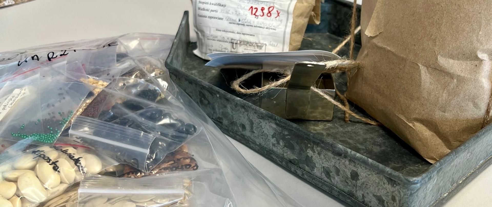 Zdjęcie przedstawia przygotowane materiały szkoleniowe 