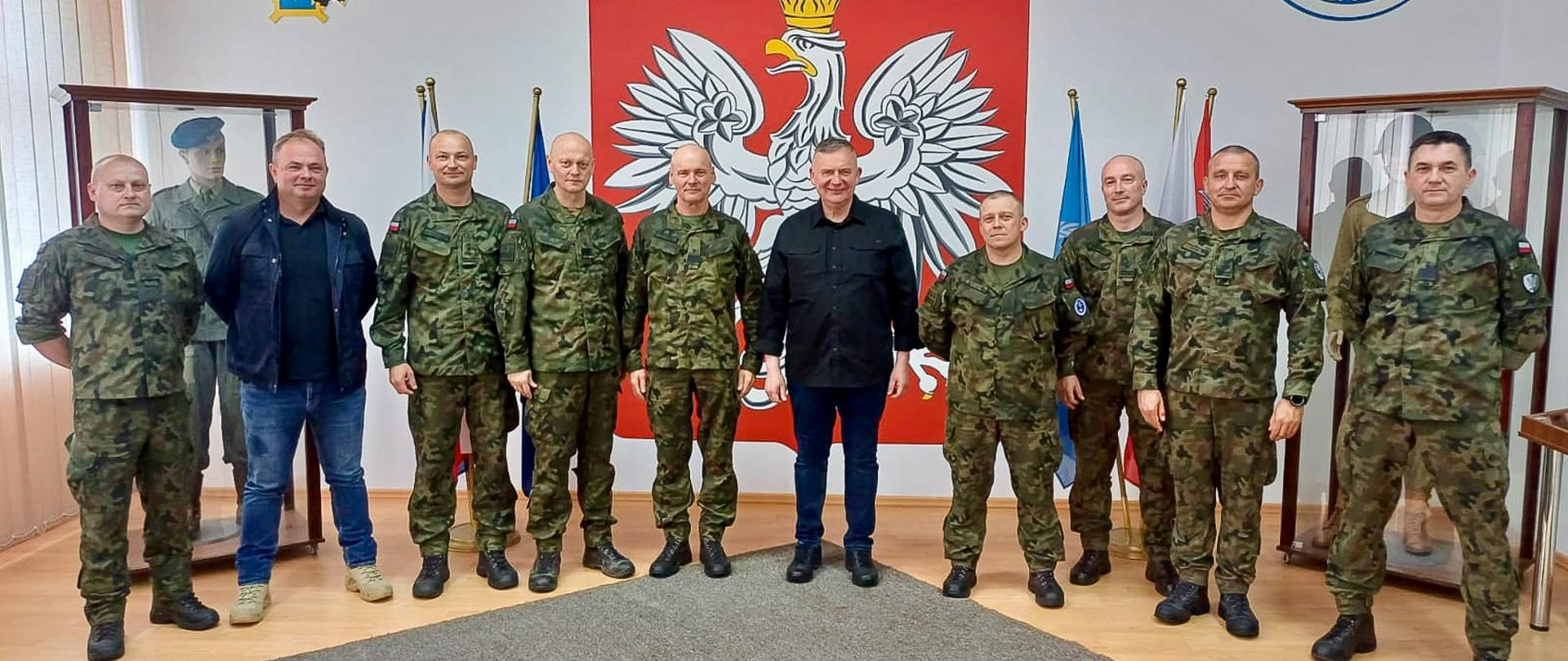 7 lipca 2025 roku wiceminister obrony narodowej Paweł Bejda złożył wizytę na Centralnym Poligonie Sił Powietrznych w Ustce, gdzie obserwował testy nowoczesnych systemów antydronowych. Wizyta ta była okazją do zapoznania się z najnowszymi rozwiązaniami technologicznymi w zakresie obrony przeciwlotniczej i antydronowej.
