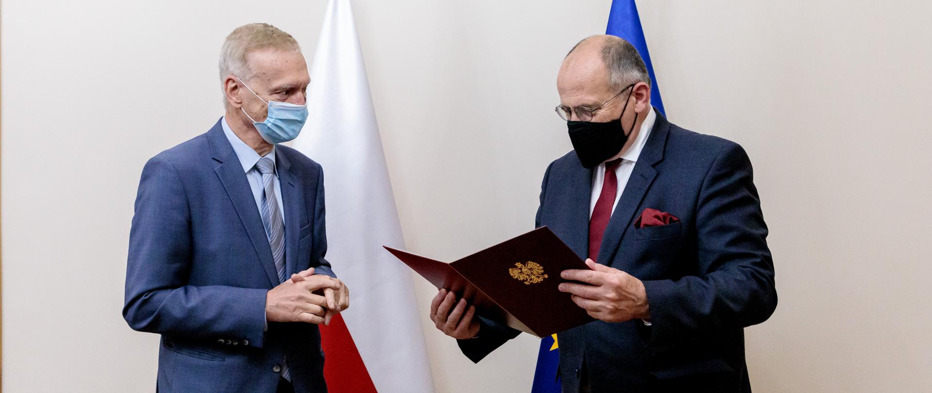 Prof. Michał Kleiber odebrał dziś z rąk ministra Zbigniewa Raua nominację na przewodniczącego Polskiego Komitetu do spraw UNESCO.