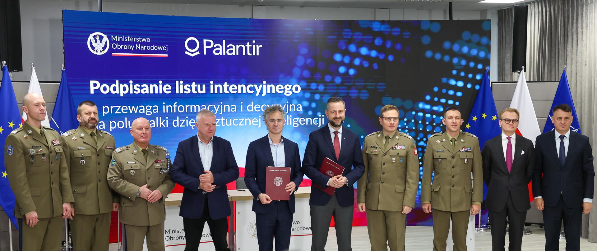 27 października 2025 r. w Wojskowym Centrum Edukacji Obywatelskiej w Warszawie, wicepremier-minister obrony narodowej Władysław Kosiniak-Kamysz podpisał list intencyjny między Ministerstwem Obrony Narodowej i Palantir Technologies Inc. Fot. Monika Dwulatek/WCEO
