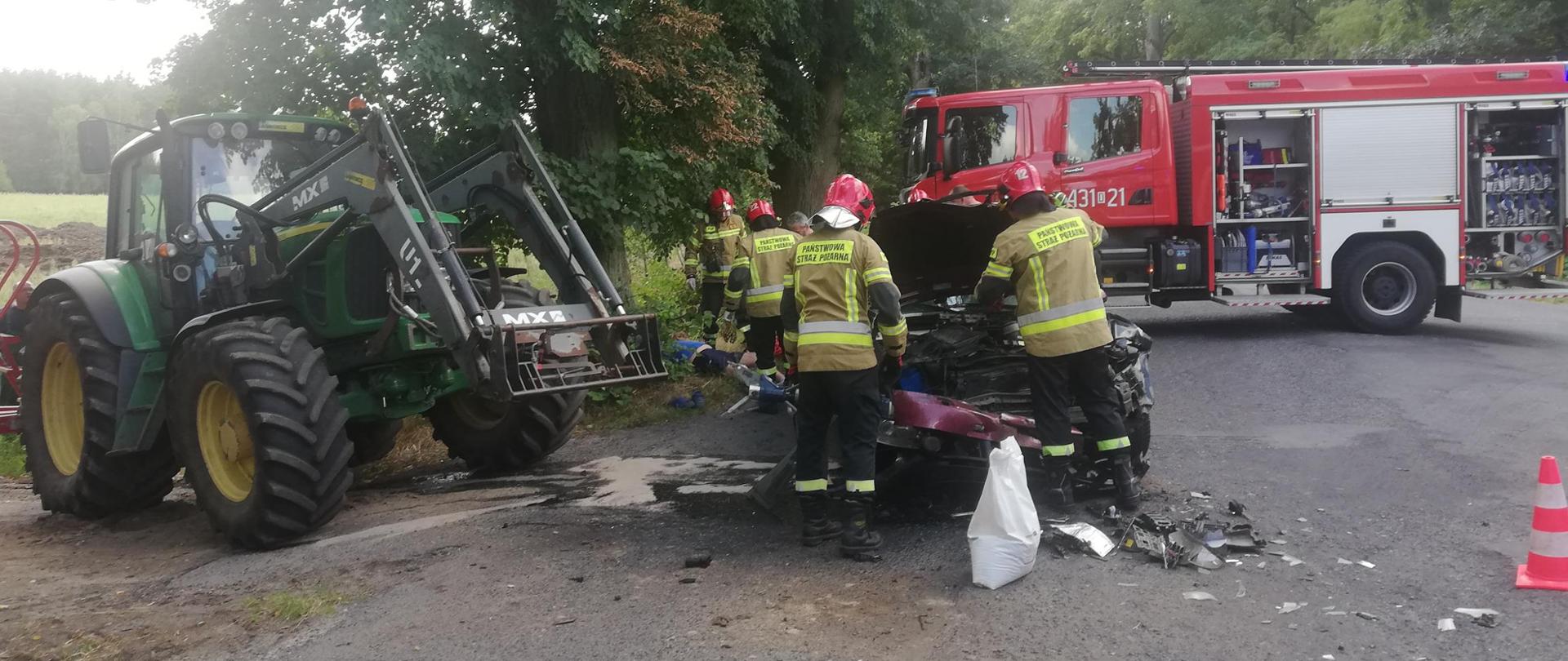 Zderzenie samochodu osobowego z ciągnikiem rolniczym - 2