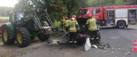 Zderzenie samochodu osobowego z ciągnikiem rolniczym - 2