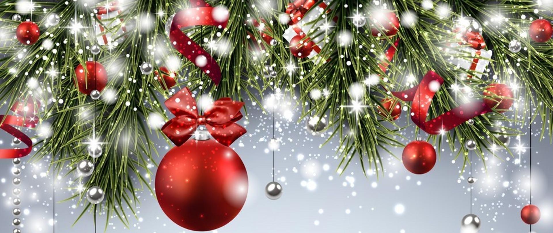 Życzenia Bożonarodzeniowe Komendanta Powiatowego PSP w Bielsku Podlaskim na tle czerwonych bąbek