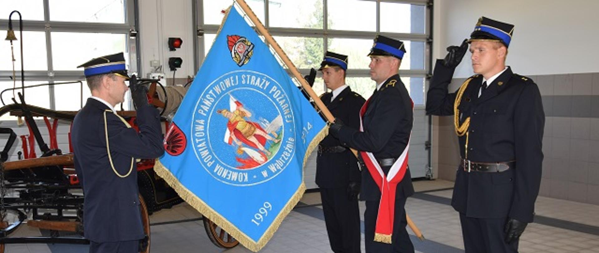 Uroczysty apel związany z odejściem na zaopatrzenie emerytalne st.bryg. Ireneusza Wiśniewskiego. 