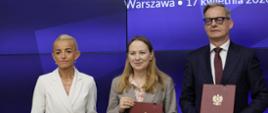 Na zdjęciu minister funduszy i polityki regionalnej Katarzyna Pełczyńska-Nałęcz w towarzystwie innych uczestników spotkania