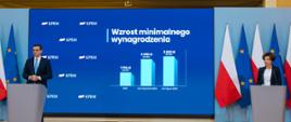 Premier Mateusz Morawiecki i Minister Marlena Maląg podczas konferencji prasowej w KPRM nt. wzrostu płacy minimalnej.