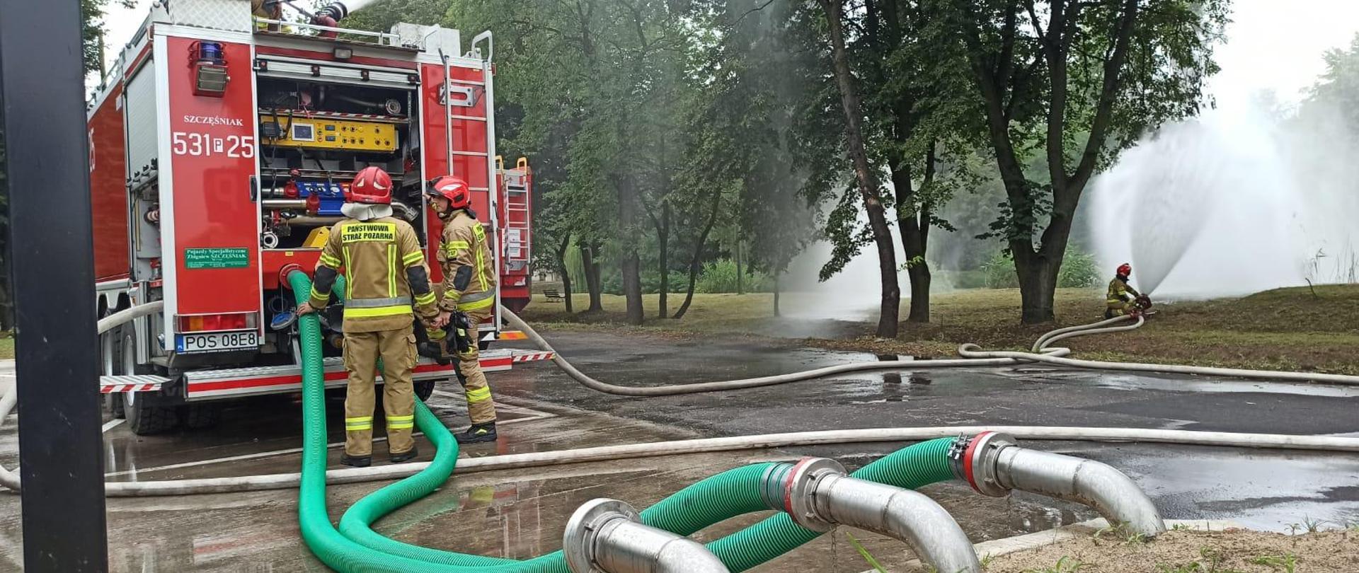 Strażacy podczas ćwiczeń