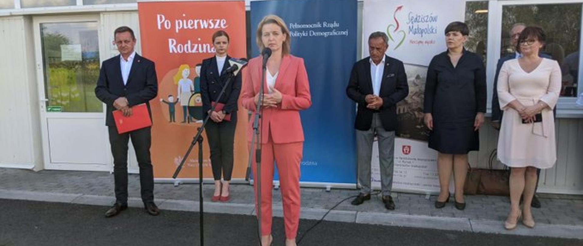 Wiceminister rodziny, pracy i polityki społecznej Barbara Socha odwiedziła z kolei Sędziszów Małopolski