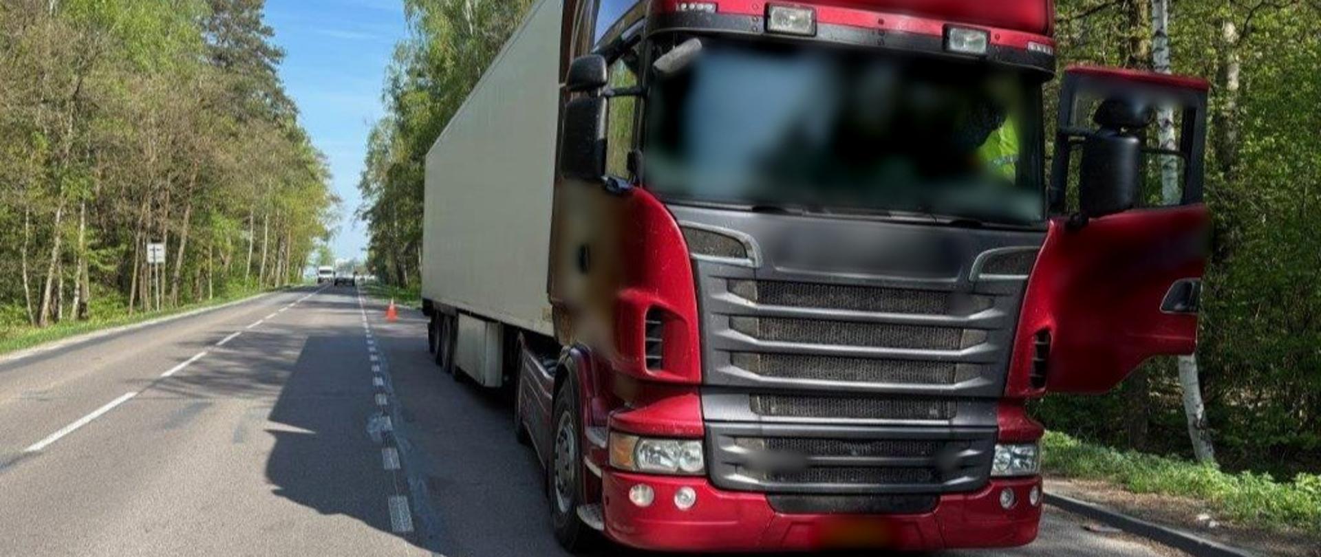 Gracki zestaw ciężarowy, zatrzymany przez inspektorów mazowieckiej Inspekcji Transportu Drogowego na krajowej „dwójce”, w pobliżu Łosic.