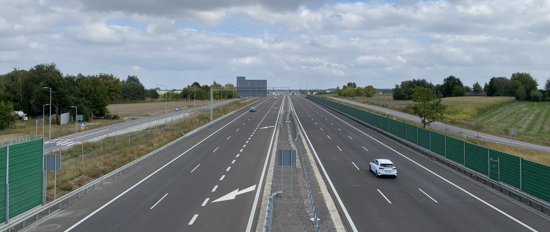 S7_Płońsk_Płd-Załuski, trasa główna, widać jadące pojazdy