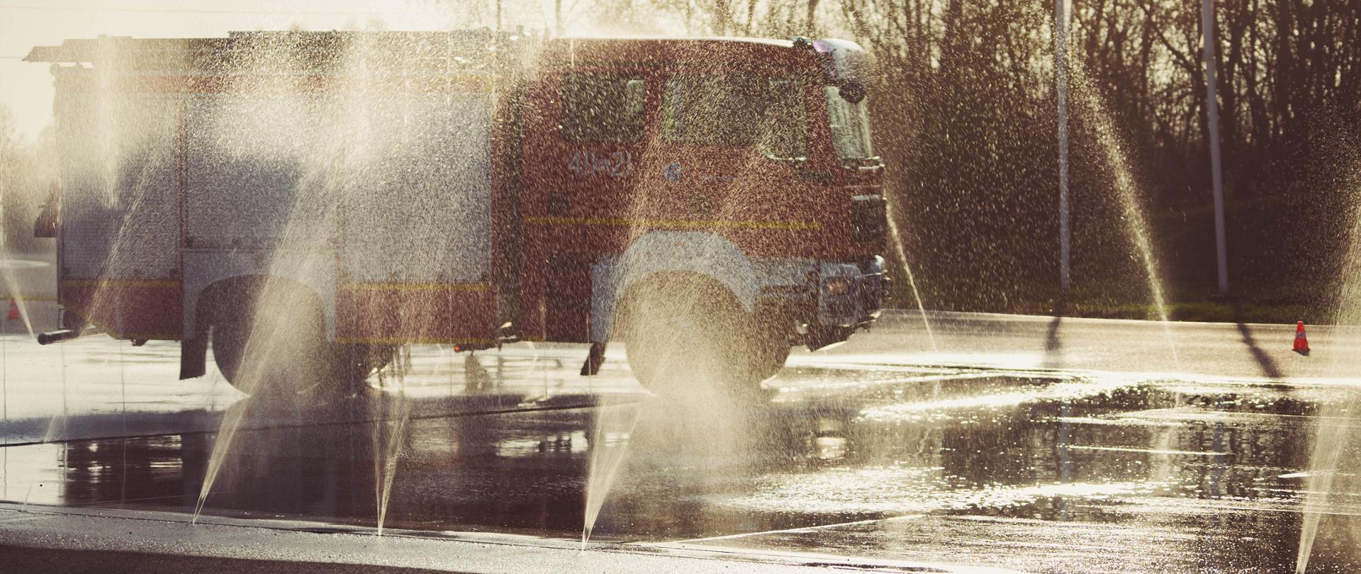 Szkolenie z zakresu doskonalenia technik prowadzenia pojazdów uprzywilejowanych dla strażaków JRG woj. małopolskiego