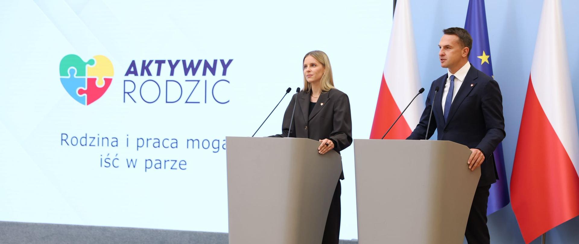 Wiceminister Rodziny Pracy i Polityki Społecznej Aleksandra Gajewska i Rzecznik Rządu Adam Szłapka