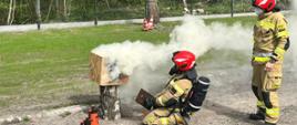 Warsztaty gaszenia pożarów wewnętrznych dla jednostek OSP powiatu kędzierzyńsko-kozielskiego. Pokazy demonstracyjne. 