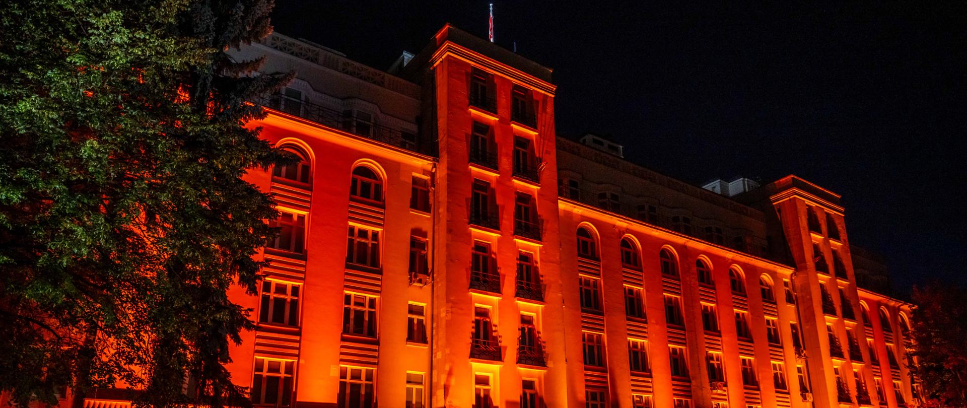 Ministerstwo Sprawiedliwości włącza się w akcję „Profilaktyka - podaj dalej”. Główny gmach MS rozbłyśnie na pomarańczowo