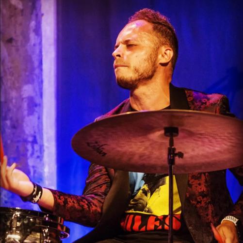 Michał Dziewiński – perkusista, edukator, muzyk sesyjny, absolwent Instytutu Jazzu i Muzyki Rozrywkowej w Katowicach. Obecnie nauczyciel klasy perkusji jazzowej w szkole muzycznej IIst. im. Mieczysława Karłowicza w Katowicach oraz II st. w Wadowicach. 