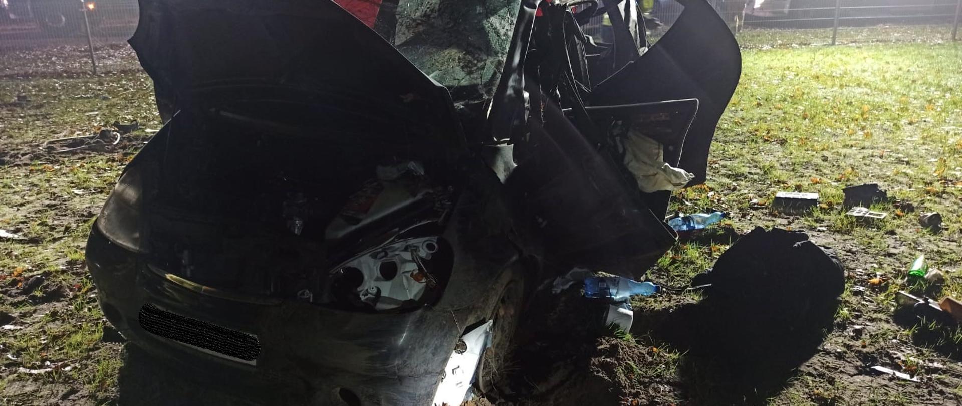 Zbliżenie na uszkodzony pojazd 