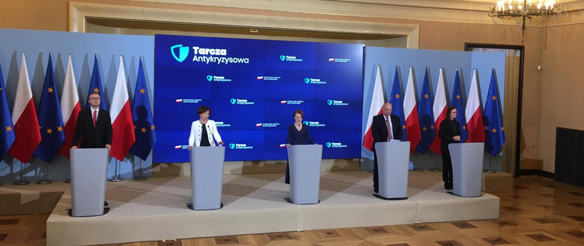 Konferencja prasowa w Kancelarii Prezesa Rady Ministrów z udziałem minister Marleny Maląg, Minister Jadwigi Emilewicz, Ministra Tadeusza Kościńskiego, Prezes ZUS Gertrudy Uścińskiej oraz Prezes PFR Pawła Borysa.