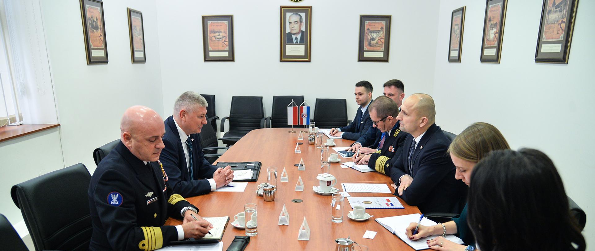 Spotkanie Ambasadora P. Czerwińskiego z ministrem obrony I. Anušiciem 