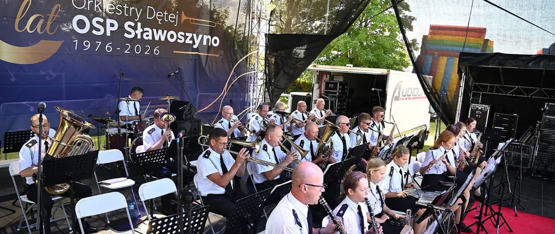 Na zdjęciu Orkiestra Dęta OSP Sławoszyno