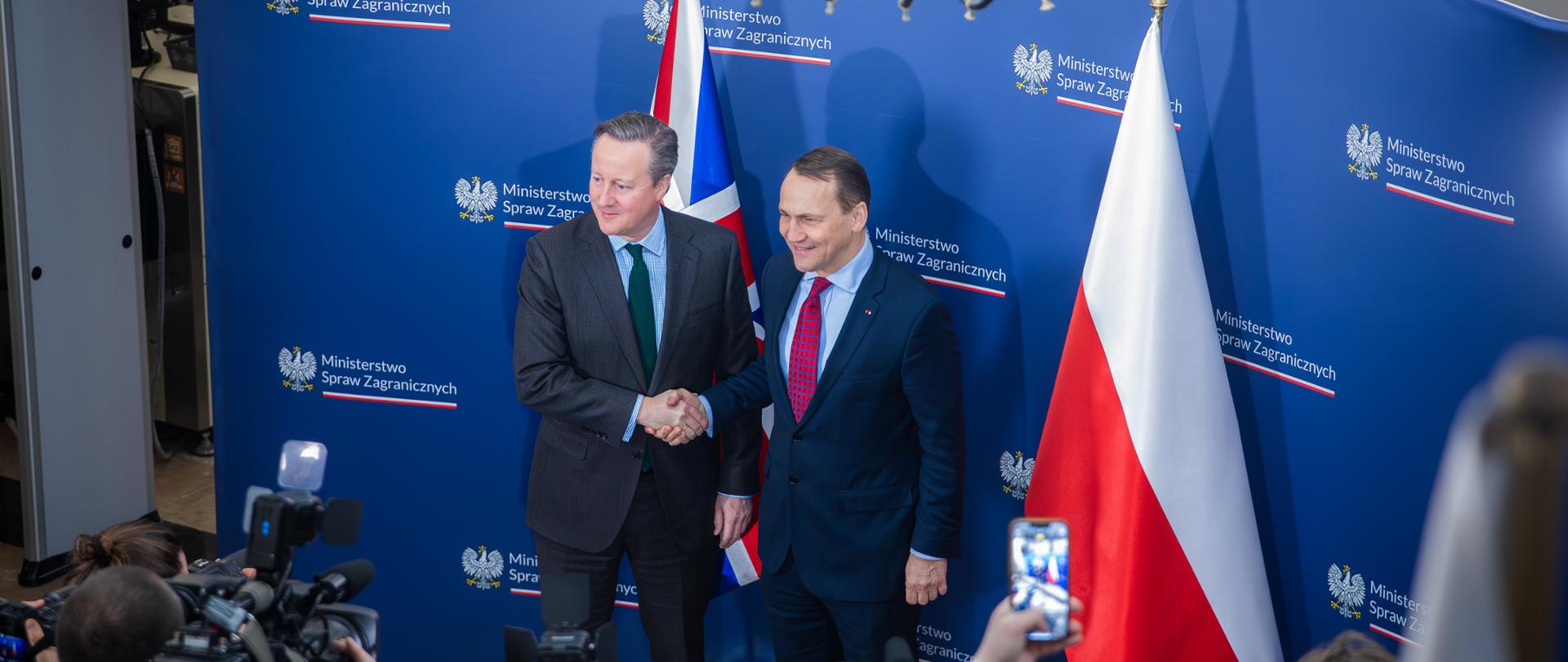 Minister Radosław Sikorski met his British counterpart David Cameron in Warsaw