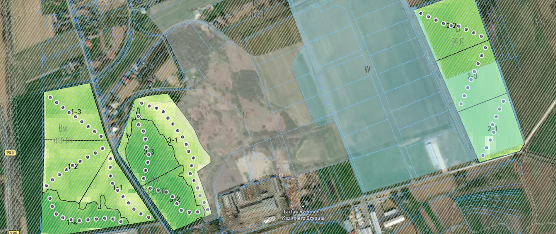 Pobieranie próbek glebowych na polu.