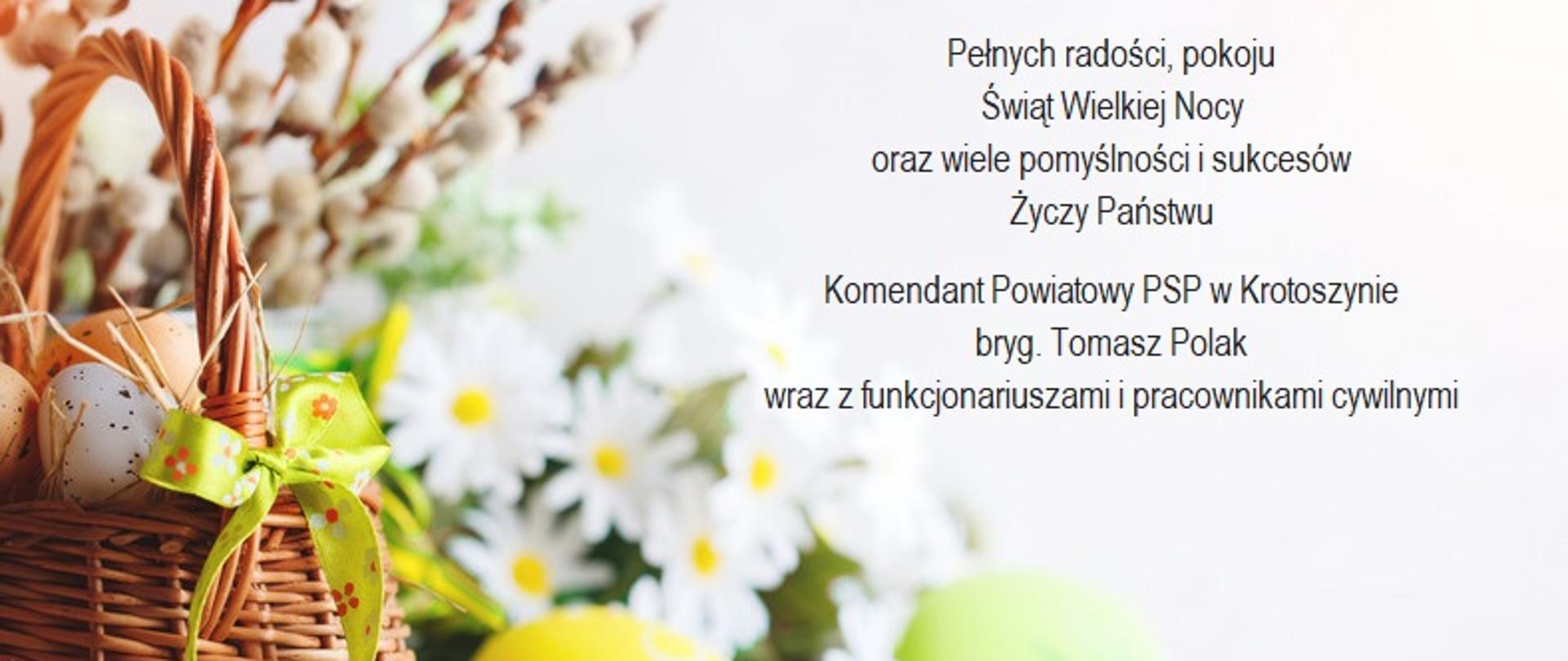 Życzenia wielkanocne komendanta powiatowego PSP. Na zdjęciu koszyk z jajkami oraz symbolami świąt wielkanocnych, Obok życzenia. 
