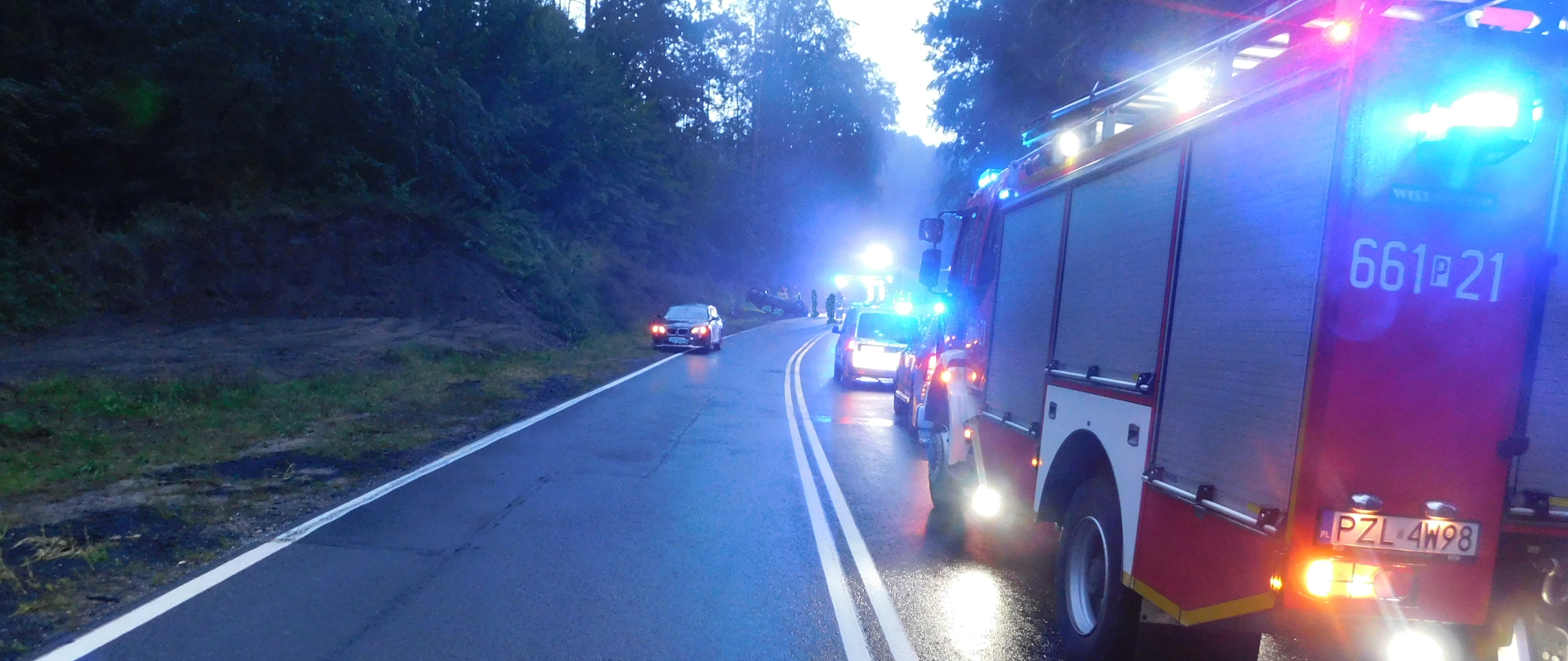 Na zdjęciu samochód strażacki