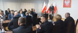 Na zdjęci w sali wypełnionej zaproszonymi gośćmi brygadier Marek Radosz Komendant Miejski Państwowej Straży Pożarnej w Częstochowie podsumowujący rok 2022