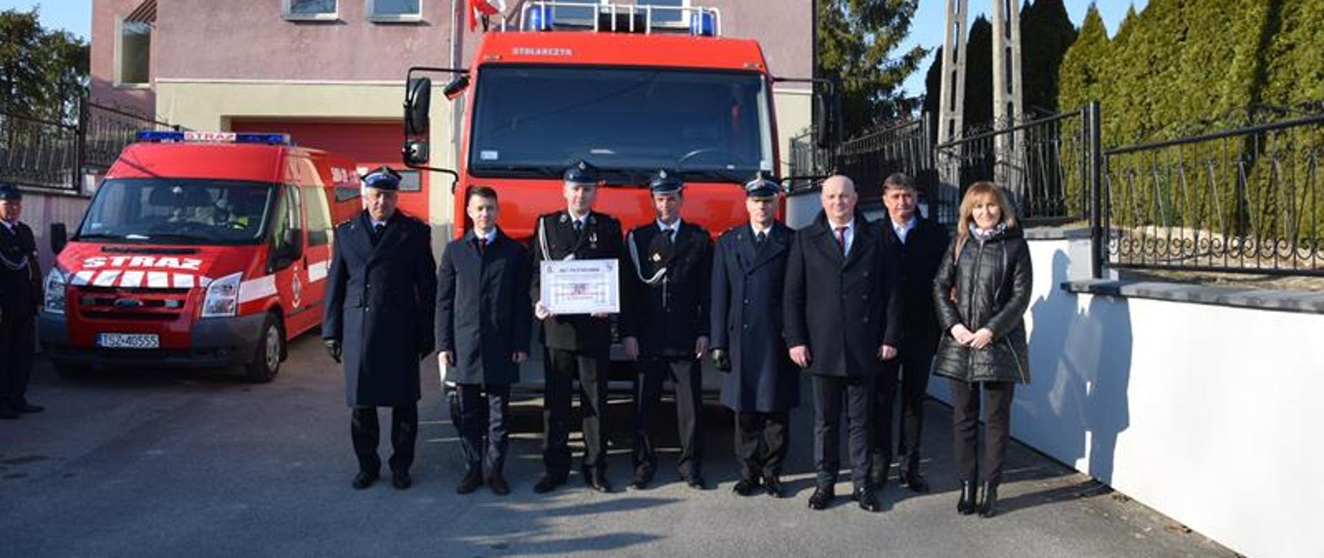 Uroczyste przekazanie ciężkiego samochodu Ratowniczo - Gaśniczego dla strażaków z OSP w Kotuszowie.