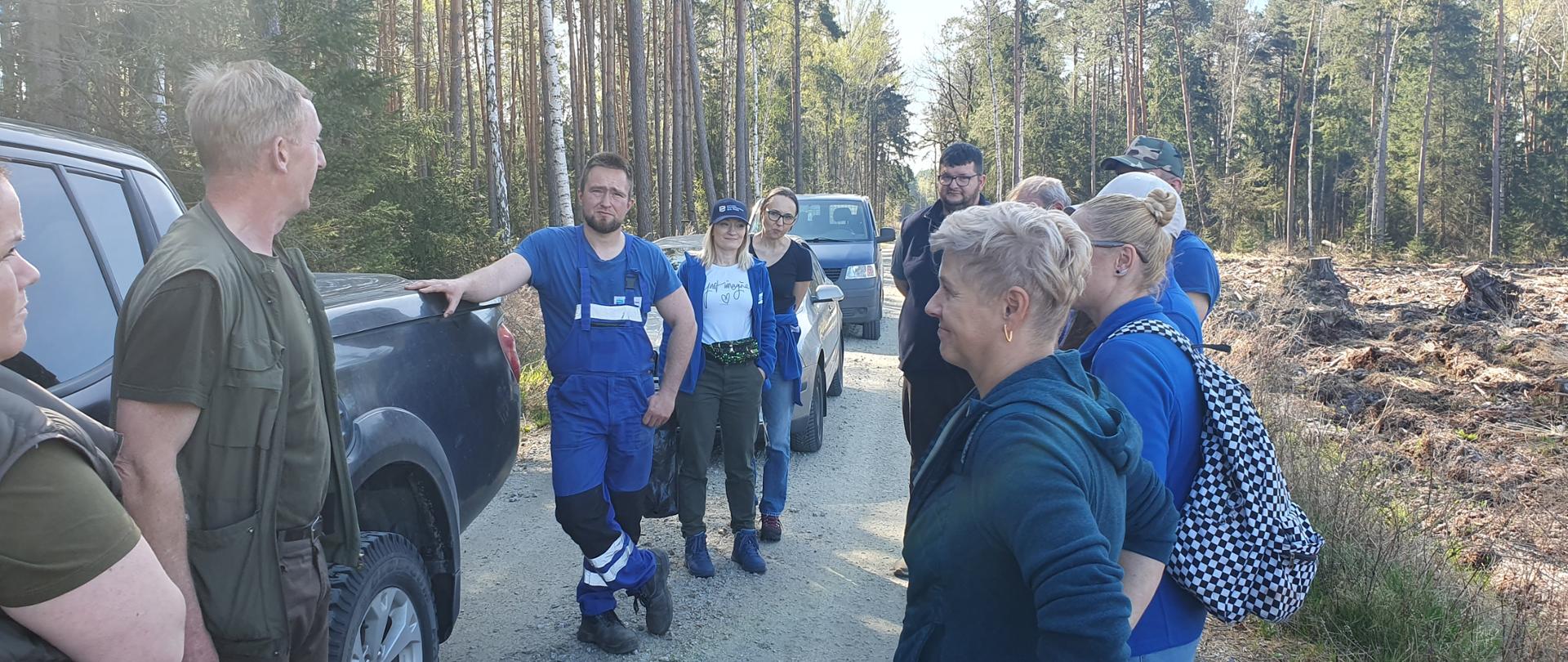 Pracownicy Zarządu Zlewni w Legnicy i Zbiornika Wodnego Bukówka w kolejnej akcji sadzenia lasu.