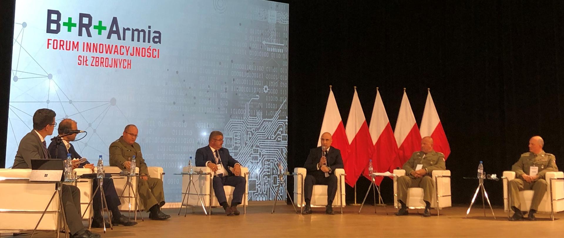 Rafał Sobolewski, dyrektor Działu w NCBR, podczas panelu dyskusyjnego w trakcie Forum Innowacyjności Sił Zbrojnych