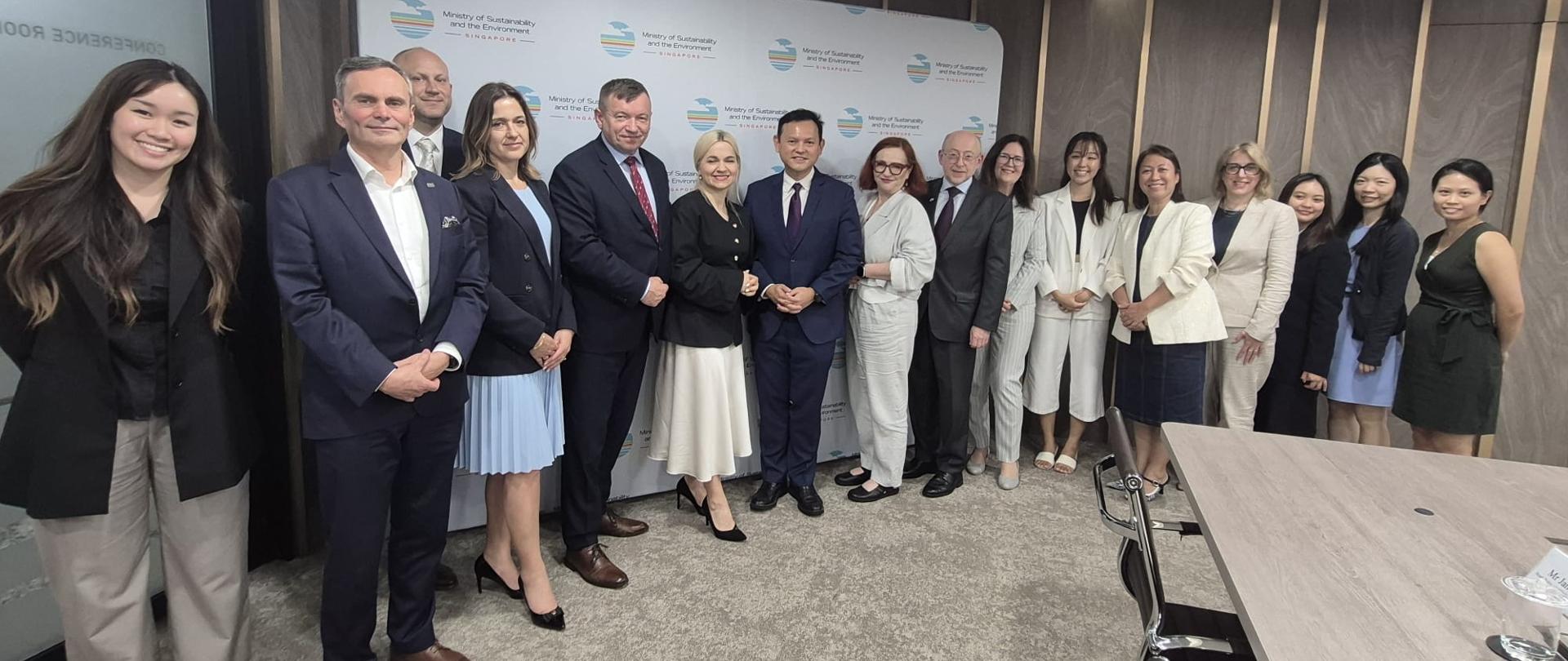 Uczestnicy spotkania w Ministerstwie Zrównoważonego Rozwoju i Środowiska w Singapurze