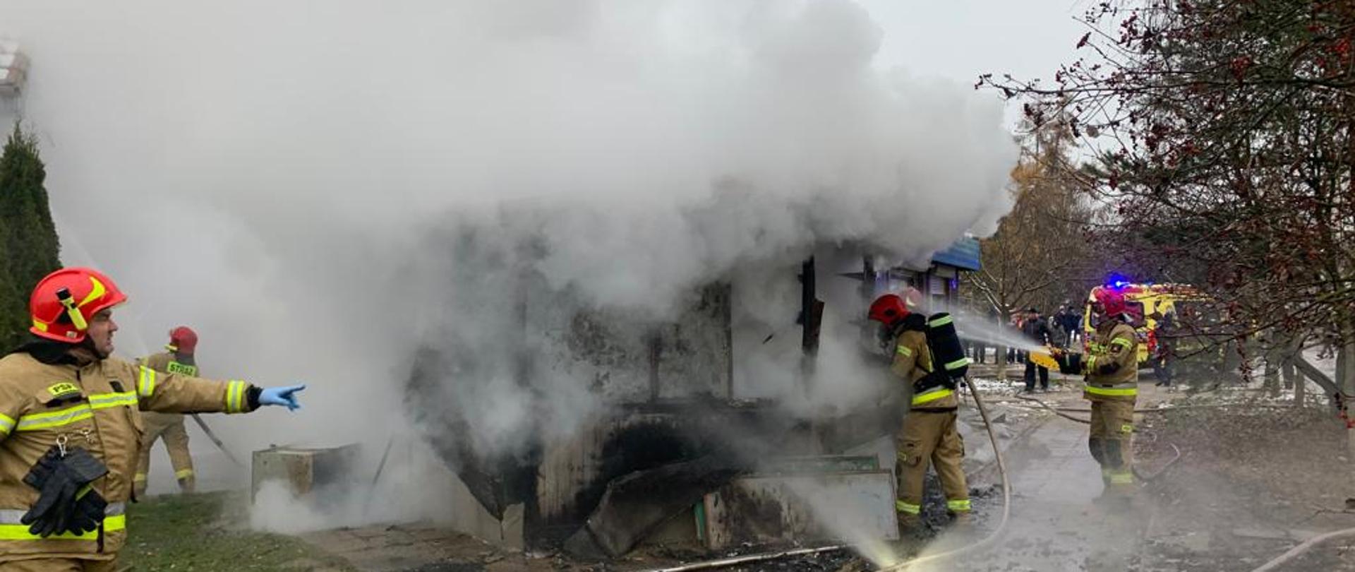 Kłęby dymu nad Jarotami