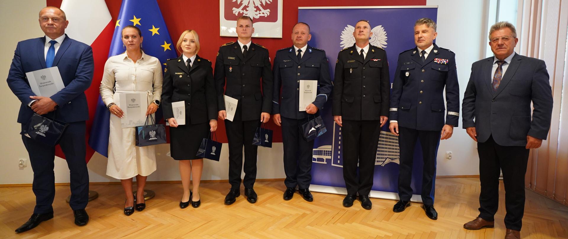 Wojewoda Józef Bryk podziękował funkcjonariuszom za bezinteresowną pomoc