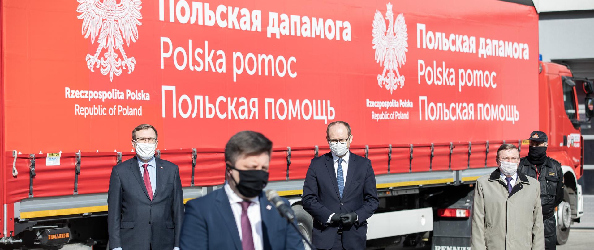 2020.04.23 Warszawa . Minister Marcin Przydacz . Straz Pozarna . Uroczystosc przekazania pomocy dla Bialorus .
Fot. Tymon Markowski / MSZ