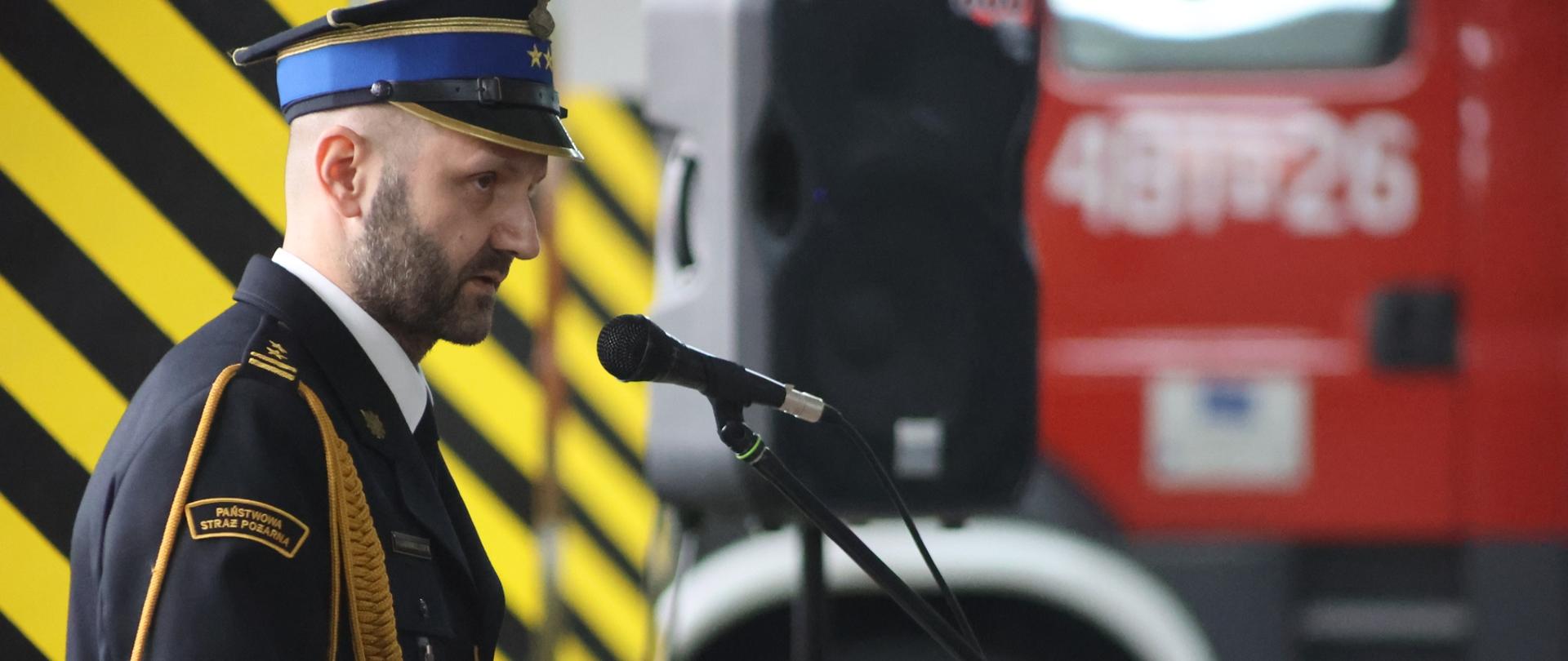 Zdjęcie przedstawia brygadiera Michała Lautenszlegera komendanta powiatowego PSP w Lubaczowie. 